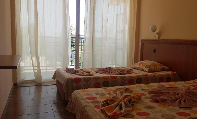 2 Bedroom Suite with Balcony, Dsk