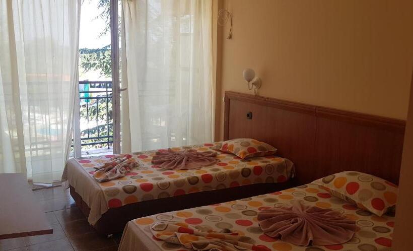 2 Bedroom Suite with Balcony, Dsk