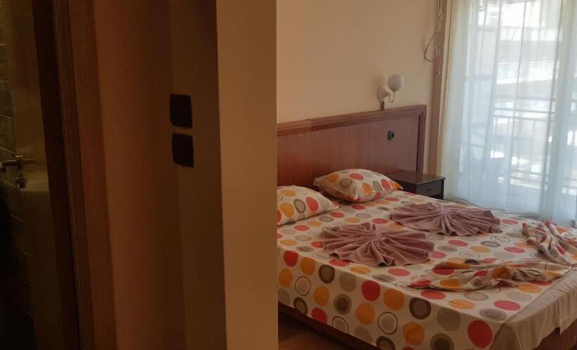 2 Bedroom Suite with Balcony, Dsk