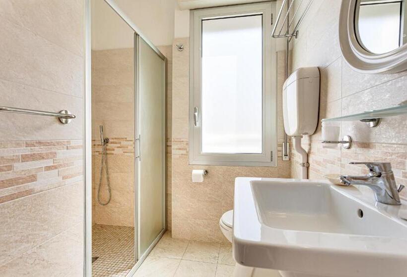 חדר סטנדרט לשלושה עם מרפסת, Sirena