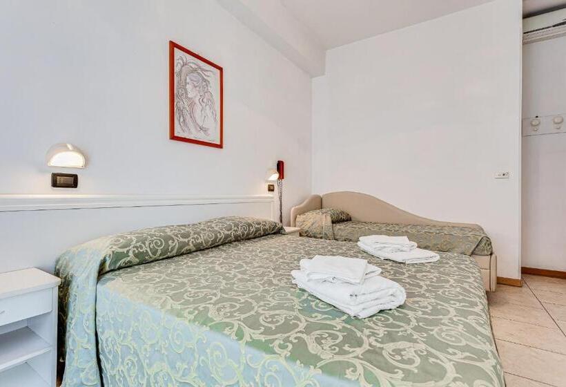 חדר סטנדרט לשלושה עם מרפסת, Sirena