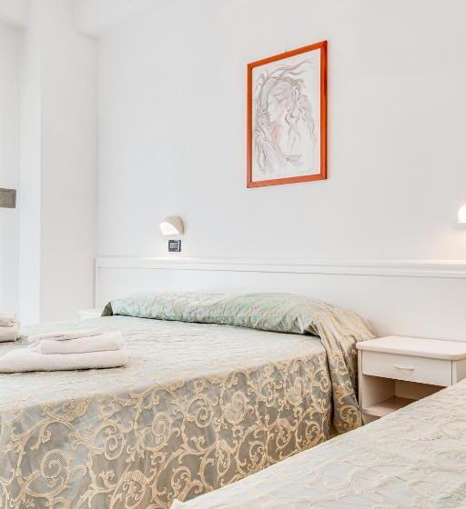 חדר סטנדרט לשלושה עם מרפסת, Sirena