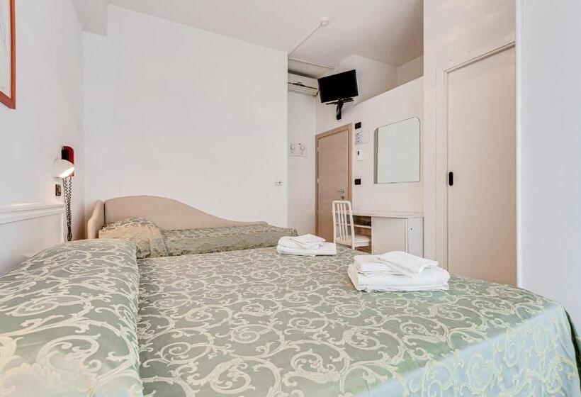 חדר משפחתי, Sirena