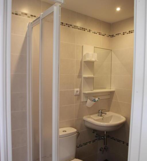 تختخواب در اتاق مشترک, Loredo Surf House