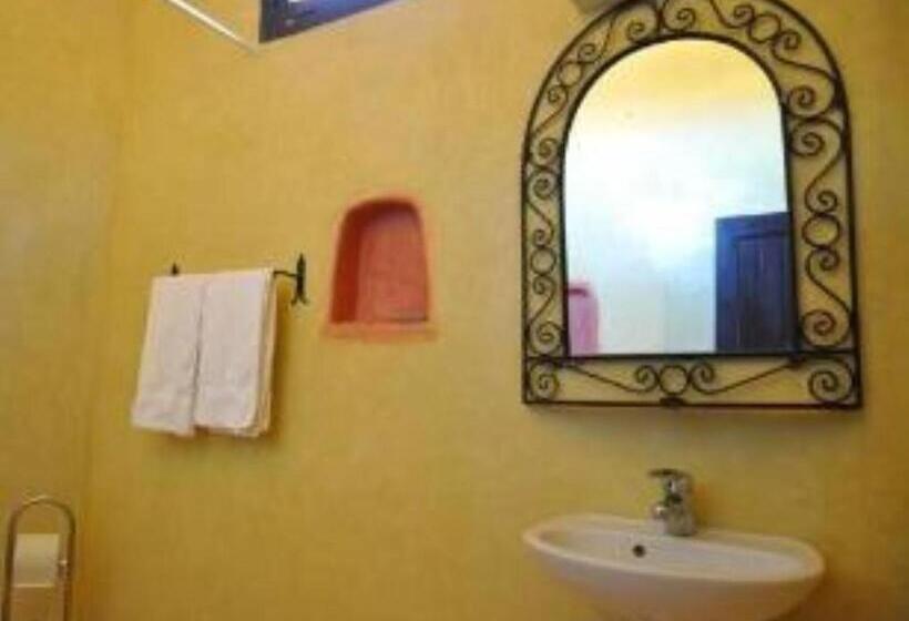 جناح مزود بتراس, Maison D'hôte Amridil