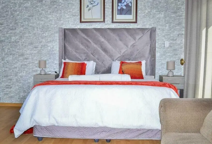 Deluxe Suite King Bed, Mountain Beauty