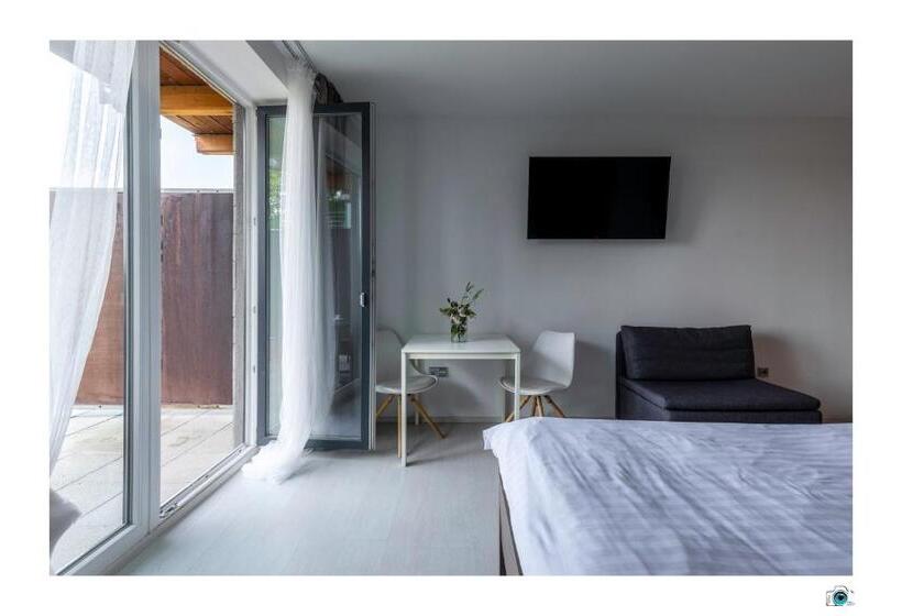 Standard studio with lake view, Penziony Gaudeo