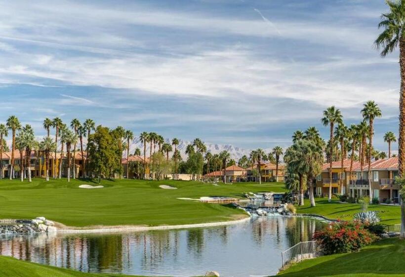 Люкс с Балконом, Desert Springs Villas I