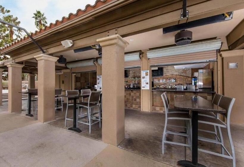 Люкс с Балконом, Desert Springs Villas I