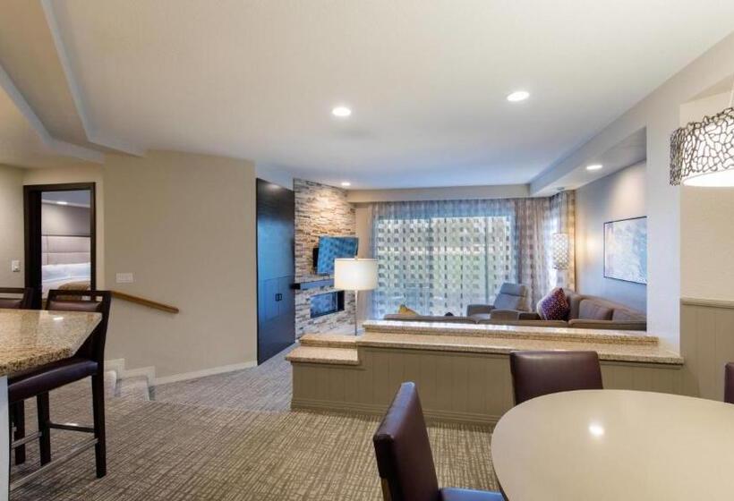 Люкс с Балконом, Desert Springs Villas I