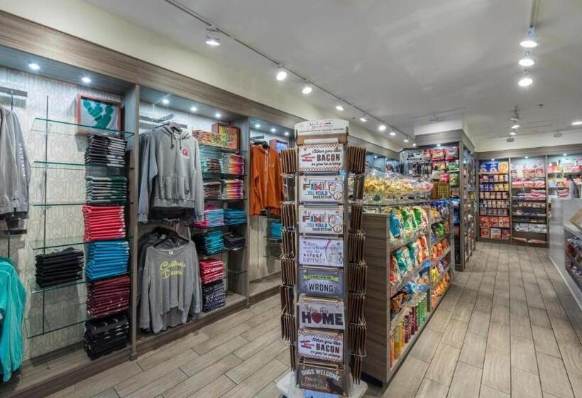 Люкс с Балконом, Desert Springs Villas I