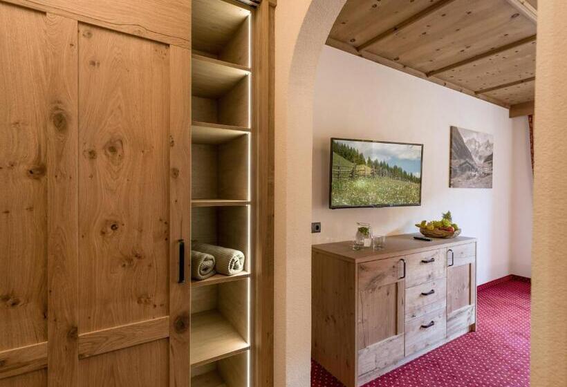 Classic room with balcony, Alpenherz Hotel Garni