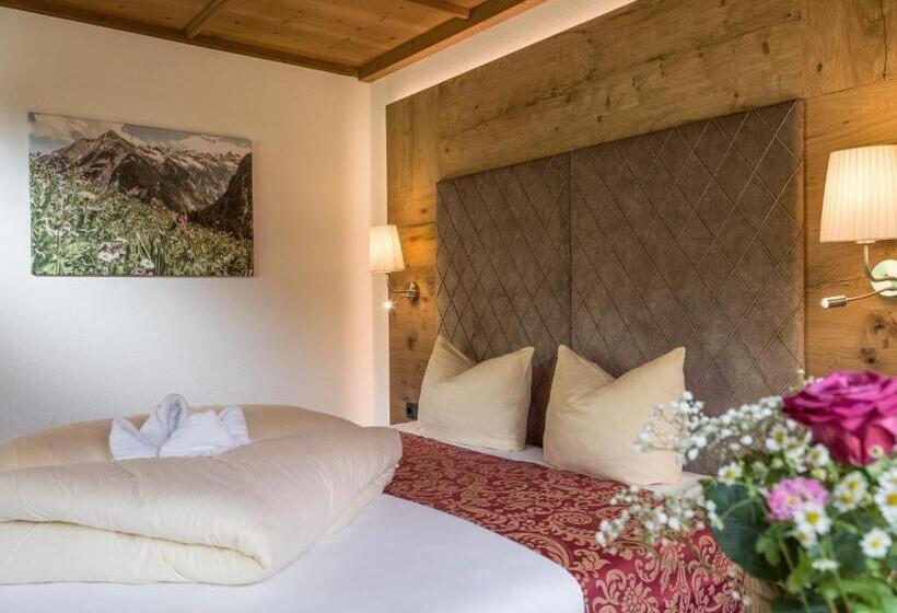 Classic room with balcony, Alpenherz Hotel Garni