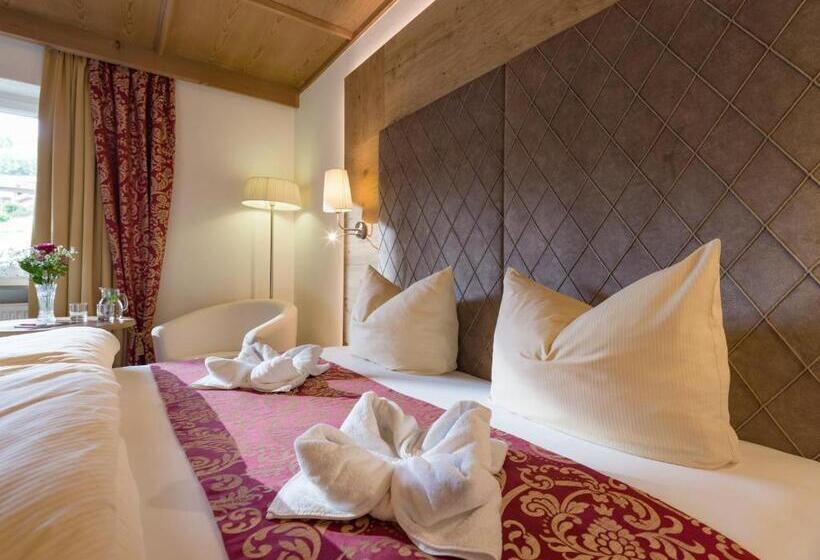 Classic room with balcony, Alpenherz Hotel Garni