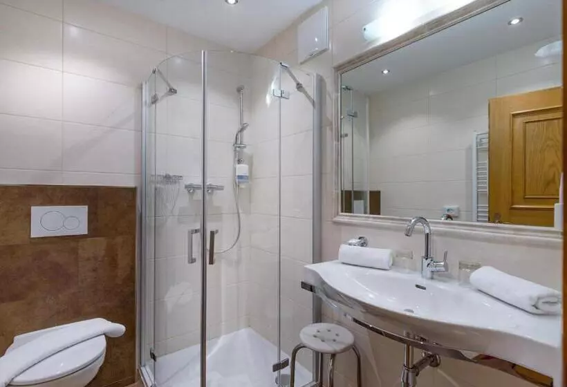 Classic room with balcony, Alpenherz Hotel Garni