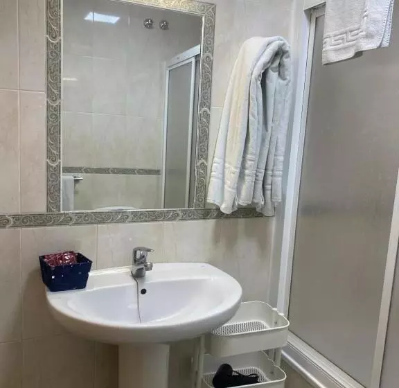 اتاق سوپریور سه تخته, Hostal Andalucia