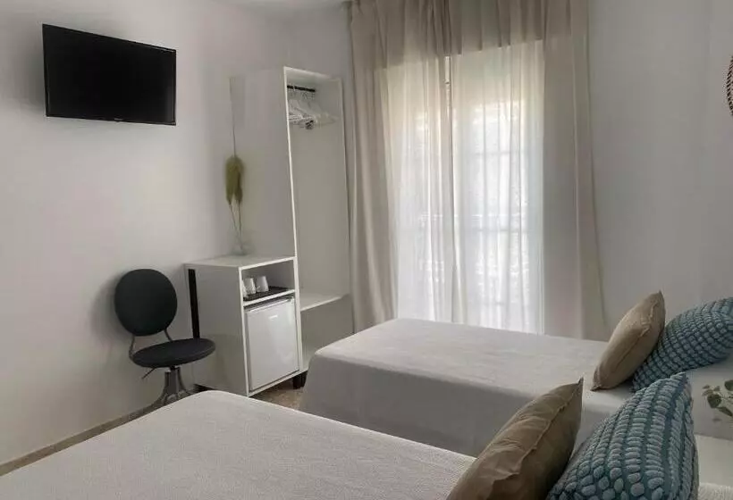 اتاق سوپریور سه تخته, Hostal Andalucia