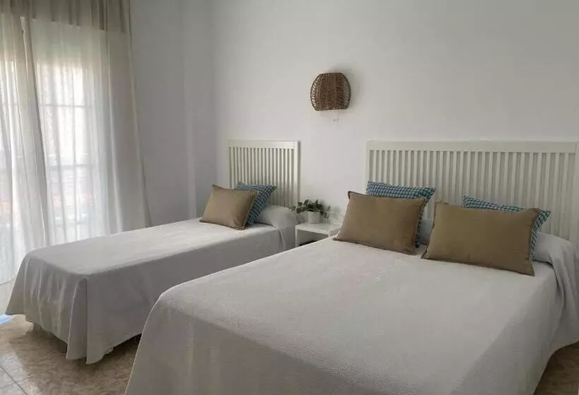 اتاق سوپریور سه تخته, Hostal Andalucia