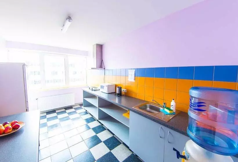 اتاق اکونومی, Hostel Brize