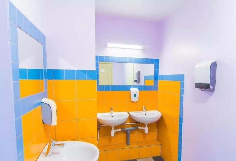 اتاق اکونومی, Hostel Brize
