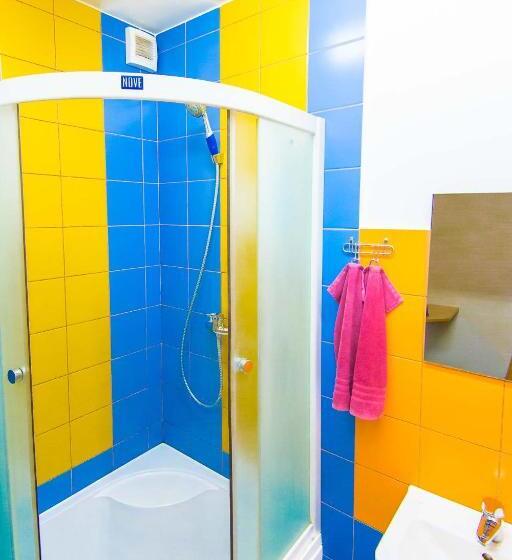 اتاق لوکس, Hostel Brize