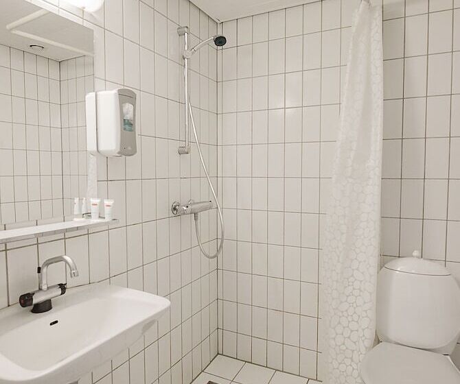 חדר סטנדרט לשלושה, Hjallerup Kro