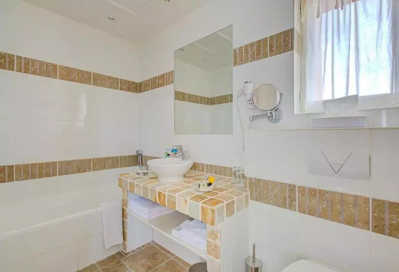 Junior Suite, Omma