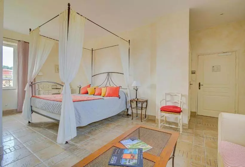 Junior Suite, Omma