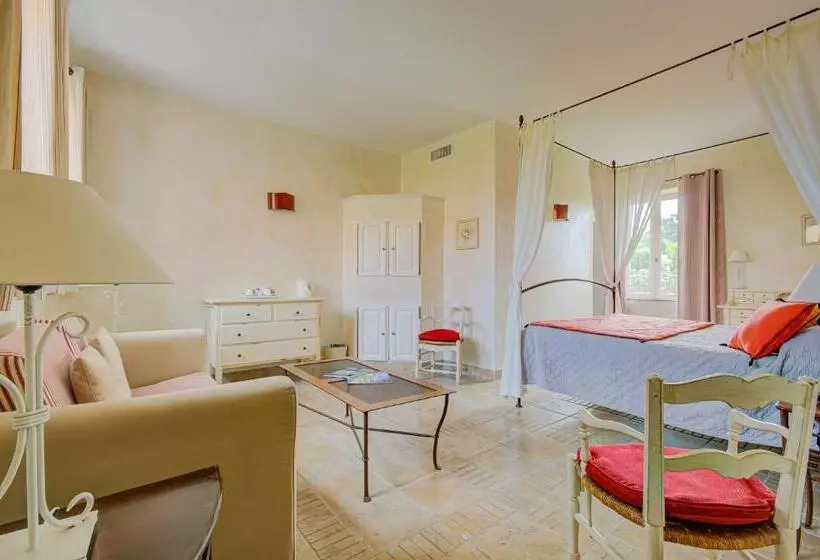 Junior Suite, Omma
