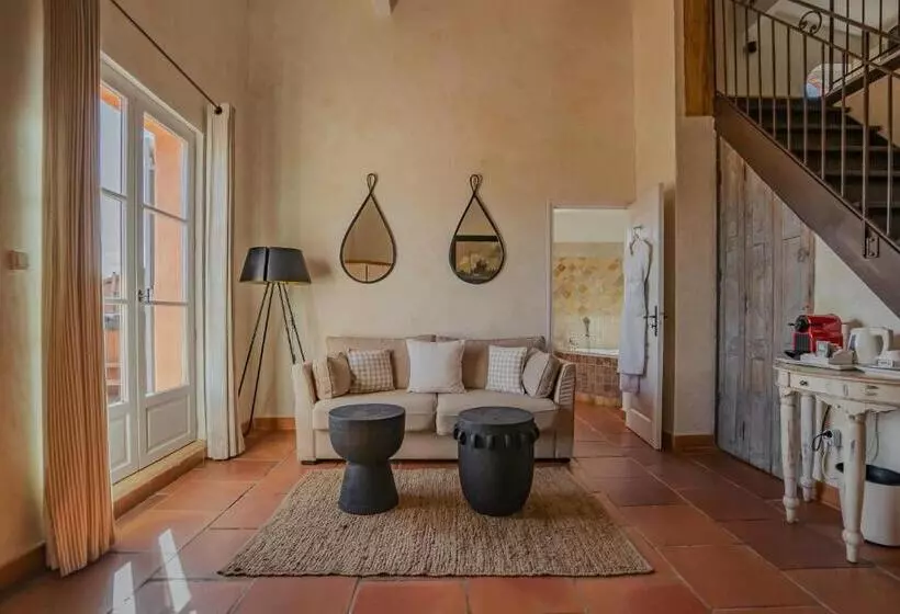 Suite Duplex, Omma