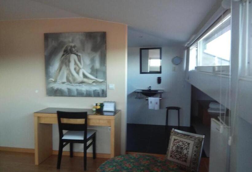 Номер Стандарт Трехместный, Penthouse   Low Cost
