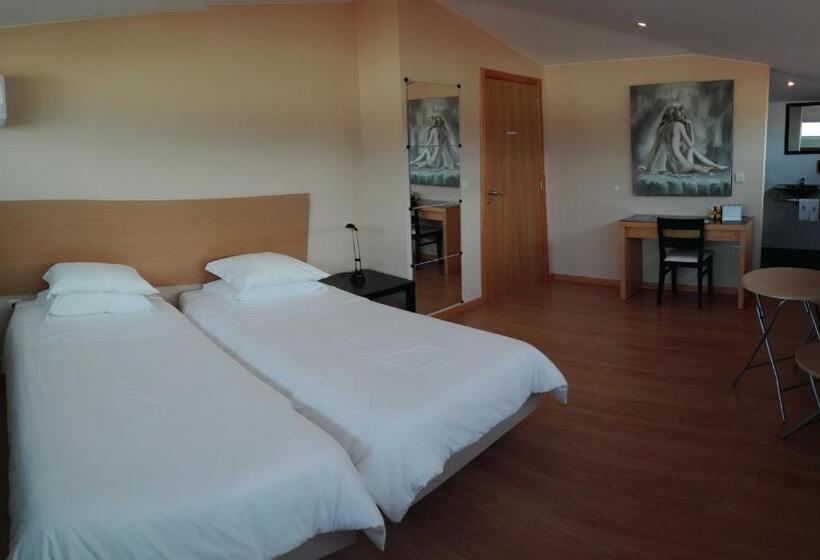 Номер Стандарт Трехместный, Penthouse   Low Cost