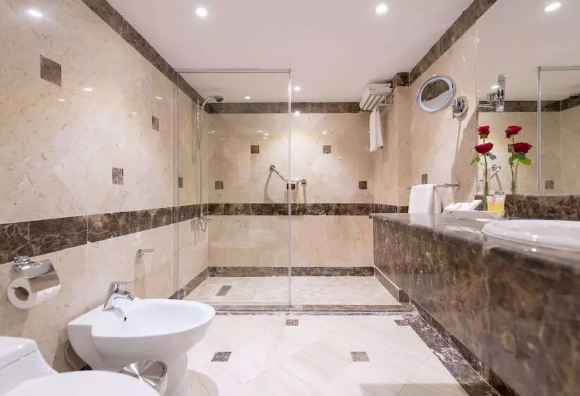 اتاق پرمیوم, Ramada By Wyndham Continental Jeddah