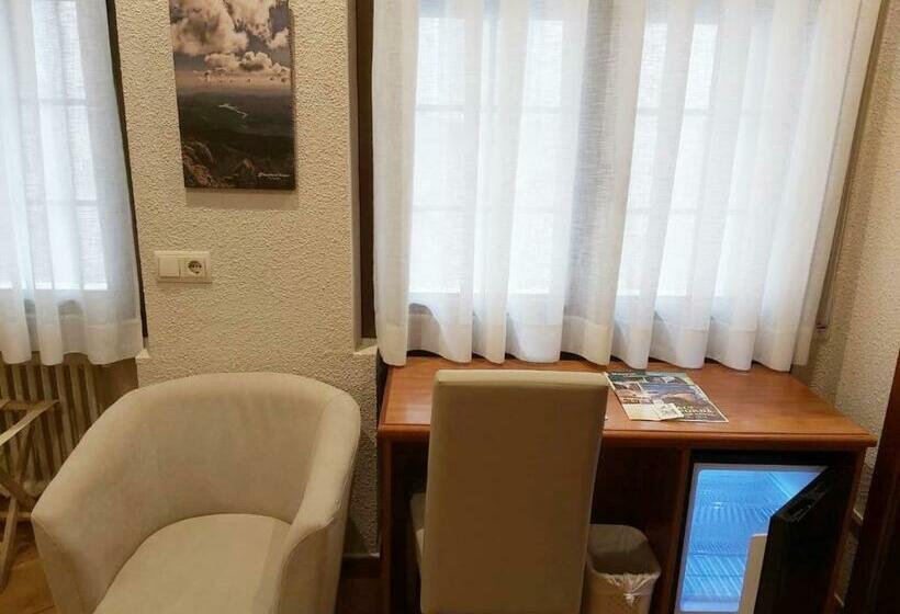 اتاق استاندارد, Restaurante La Quadra