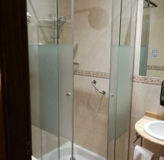 اتاق استاندارد, Restaurante La Quadra