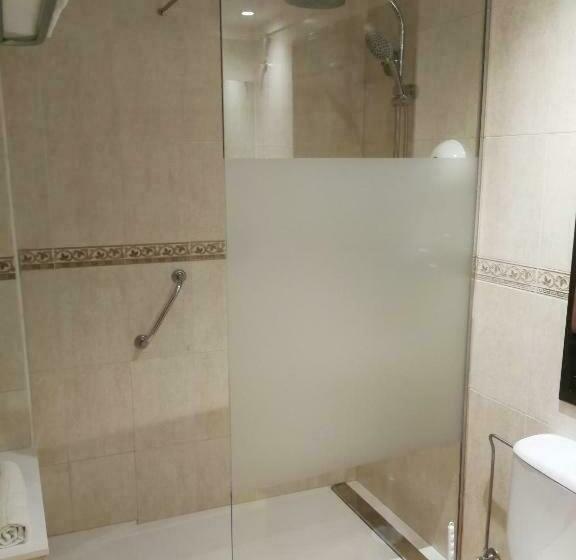 اتاق استاندارد, Restaurante La Quadra