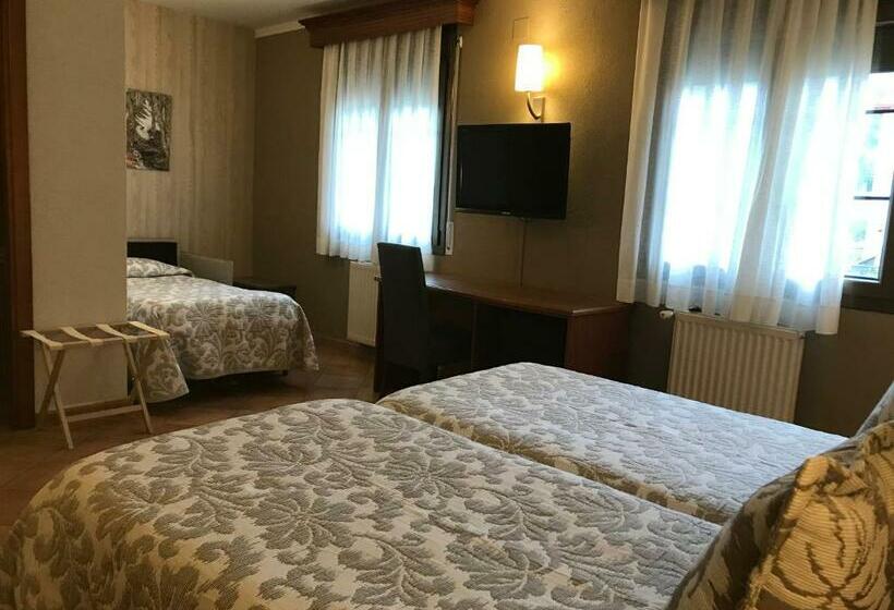 اتاق استاندارد سه نفره, Restaurante La Quadra