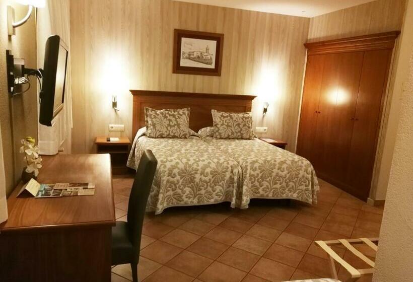 اتاق استاندارد سه نفره, Restaurante La Quadra