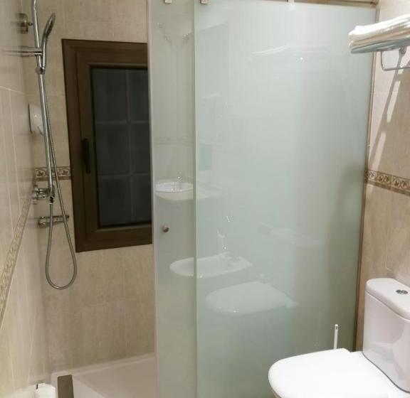 اتاق استاندارد سه نفره, Restaurante La Quadra