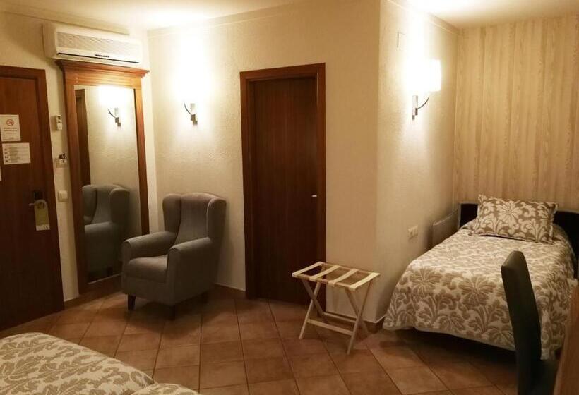 اتاق استاندارد سه نفره, Restaurante La Quadra