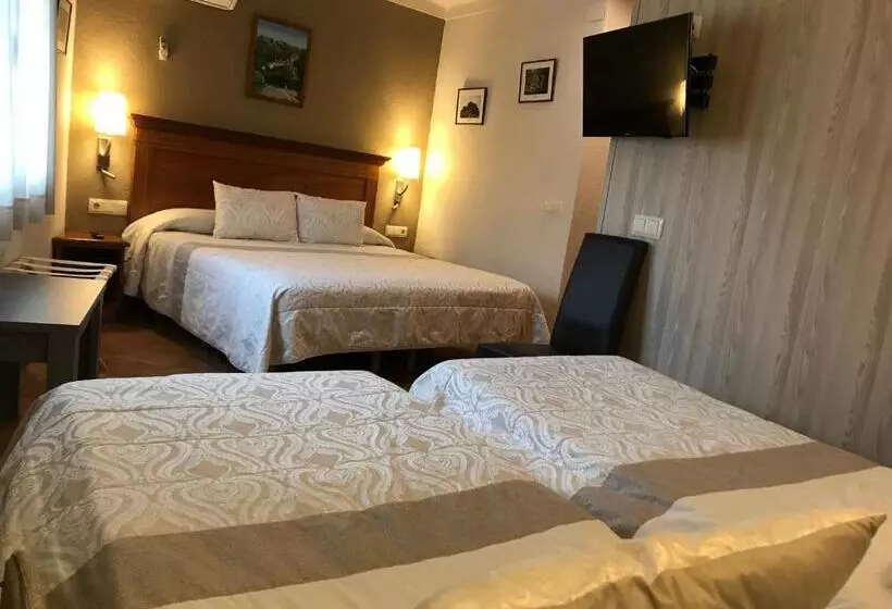 Standard Neljän Hengen Huone, Restaurante La Quadra