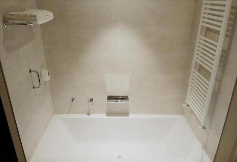 سوییت, Restaurante La Quadra