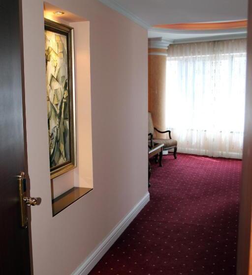 سوییت, Hotel Stone Bridge