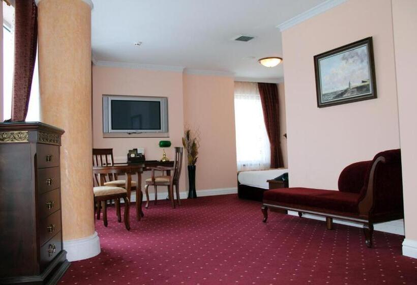 سوییت, Hotel Stone Bridge