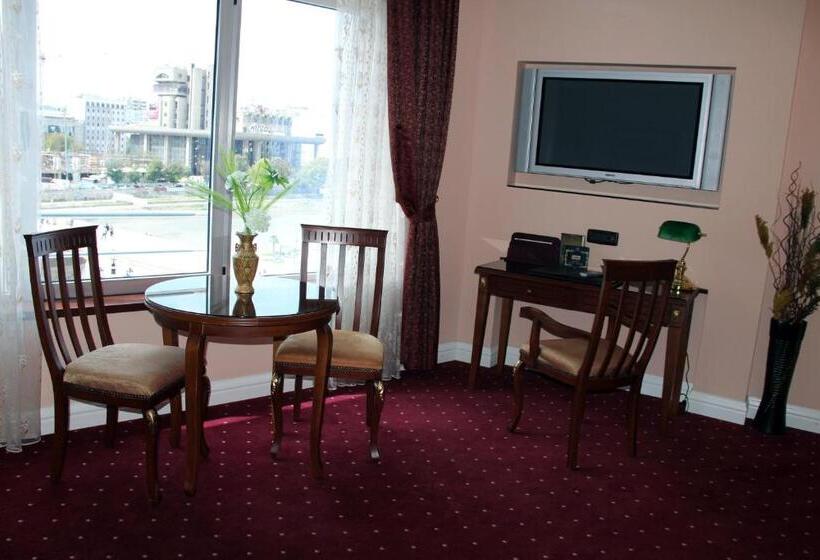 سوییت, Hotel Stone Bridge