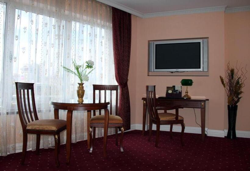 سوییت, Hotel Stone Bridge