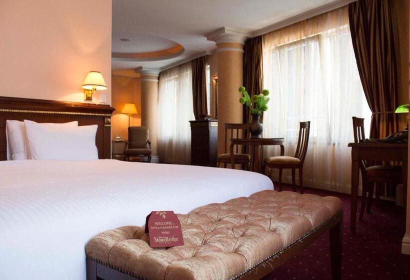 سوییت, Hotel Stone Bridge
