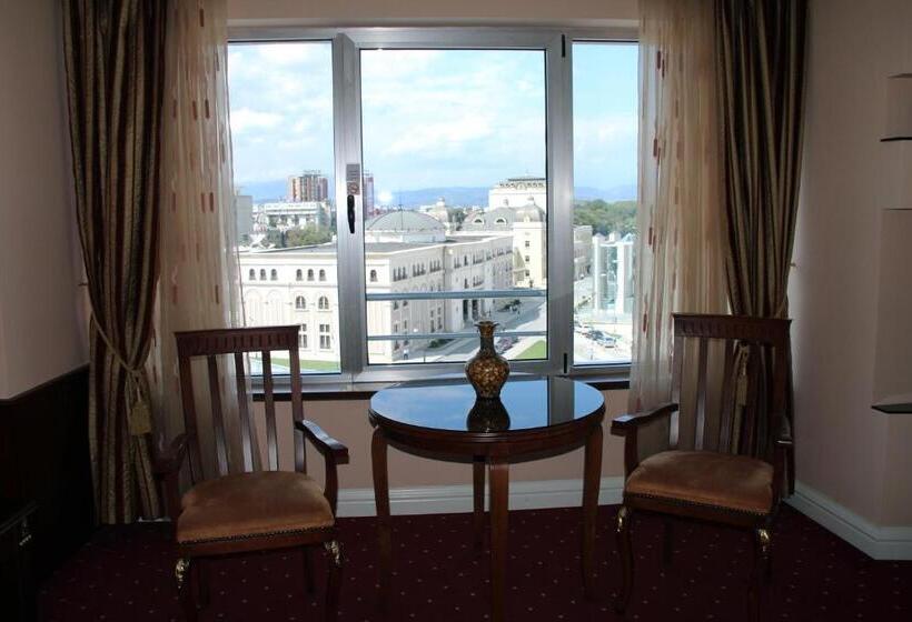 سوییت لوکس, Hotel Stone Bridge