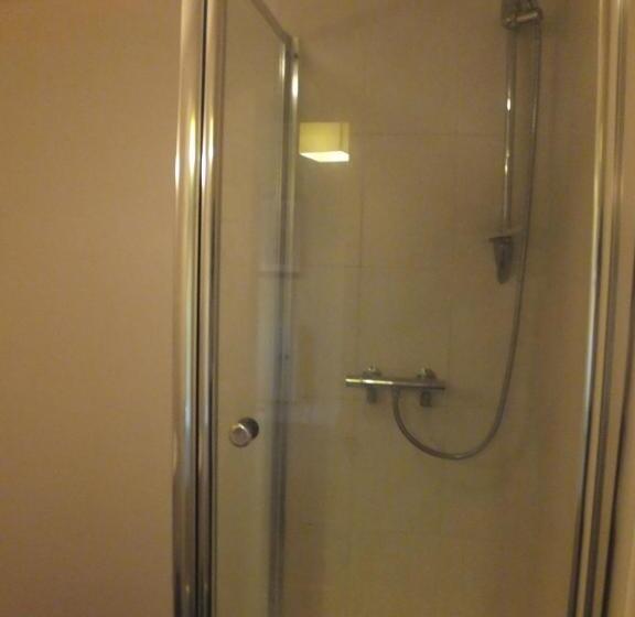 غرفة قياسية, The Red Lion, Stretham