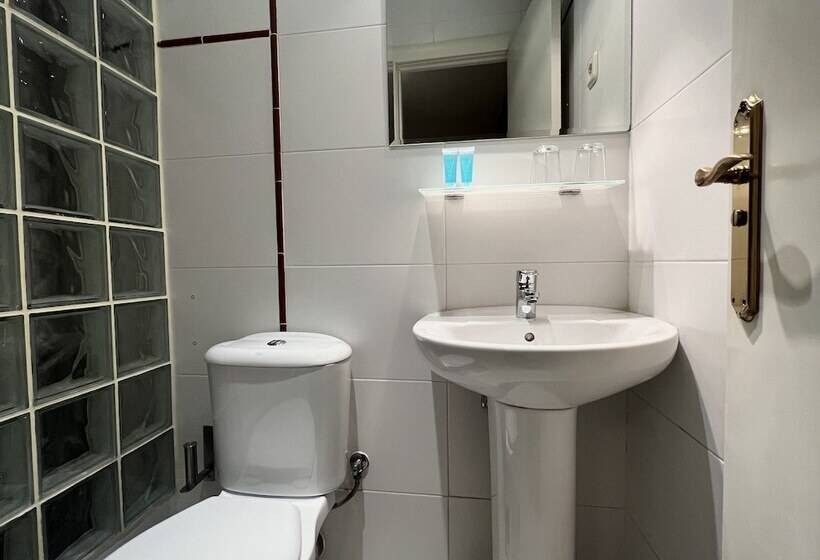 Standard Room, Thc Gran Via Hostel